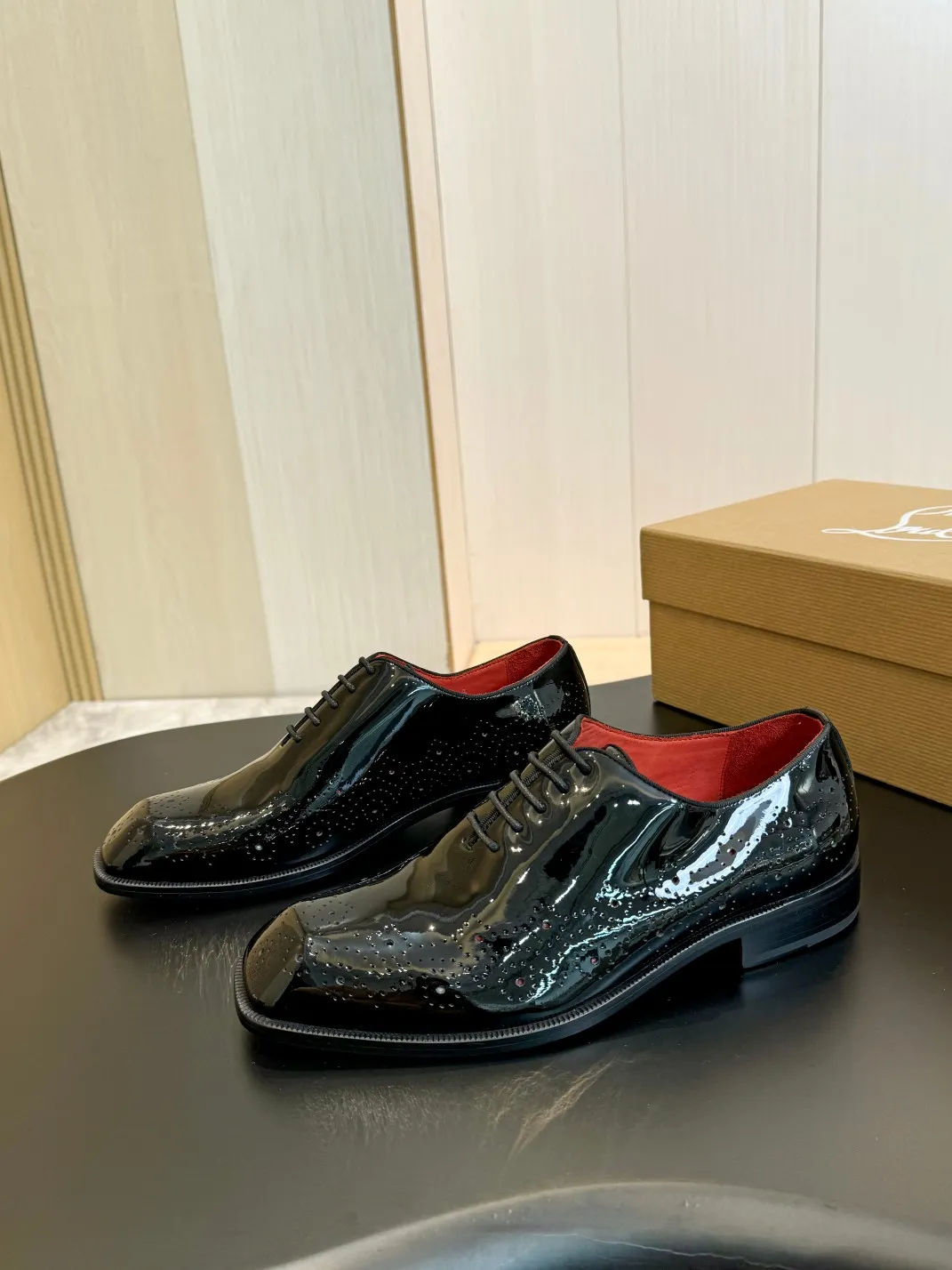 💰960 Christia*.Loubouti* high-end men's business formal leather shoes, original genuine cowhide red sole, imported Italian cowhide outsole, first-layer cowhide, water-dyed cowhide lining, high-end luxury. Size: 39-44 (customized at 38.45.46)✅